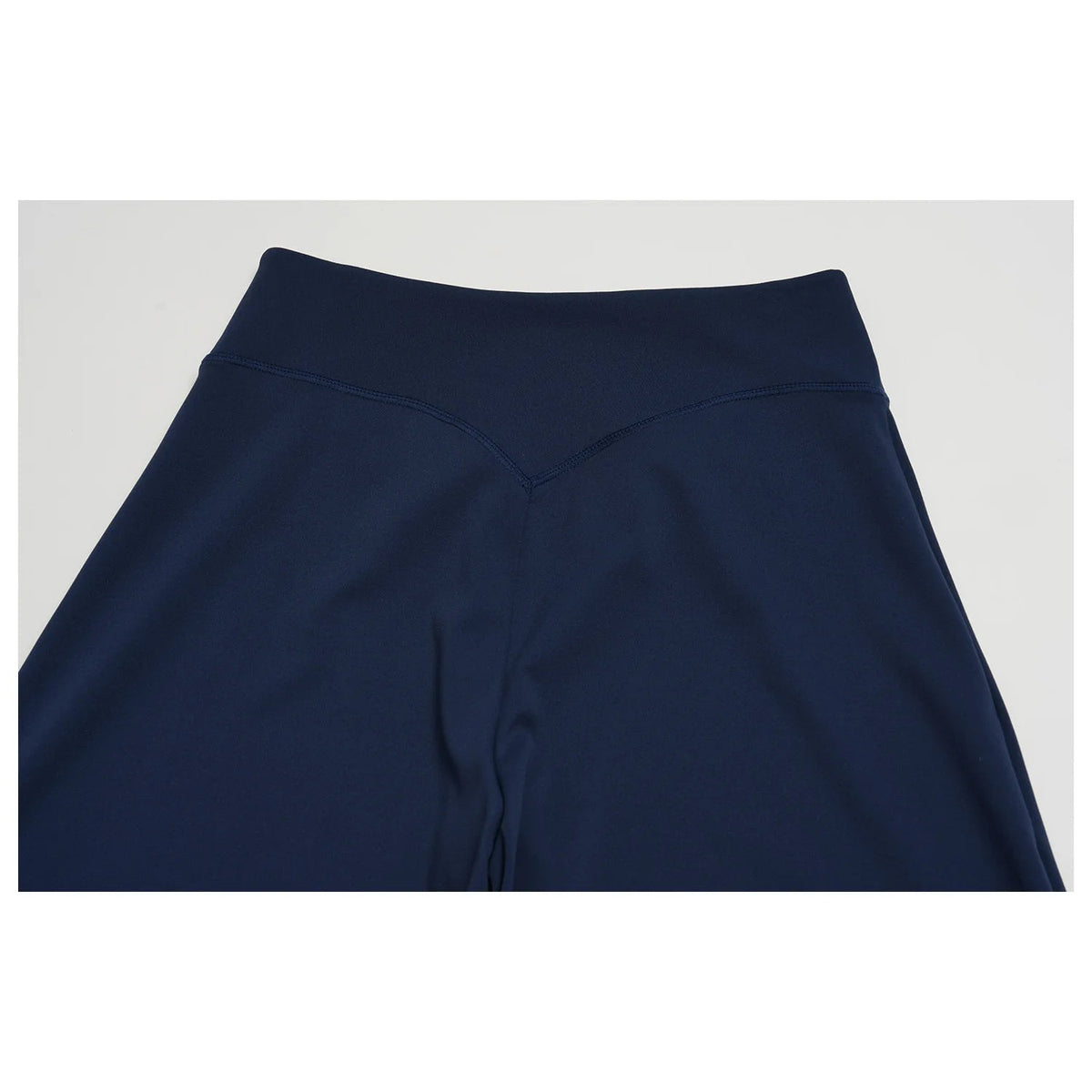 Cós das calças Shakti Line azul-marinho – detalhe do tecido