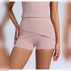 Calções Shakti Move rosa-acinzentados de cintura cruzada – vista de frente