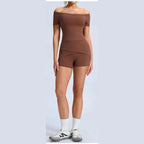 Conjunto Shakti Move castanho com top de ombros descobertos – vista de frente