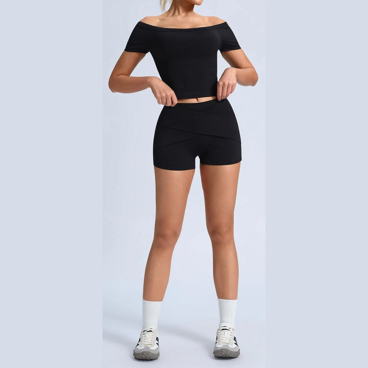 Conjunto Shakti Move preto com top curto e calções – vista de frente