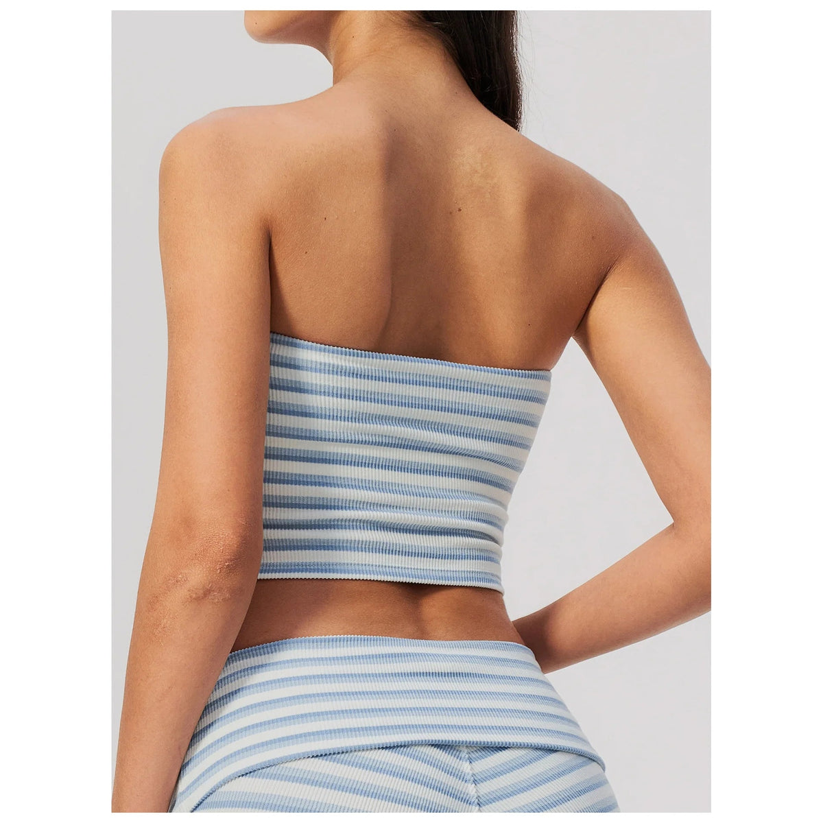 Top cai-cai Prana Stripe azul-claro às riscas – vista de costas