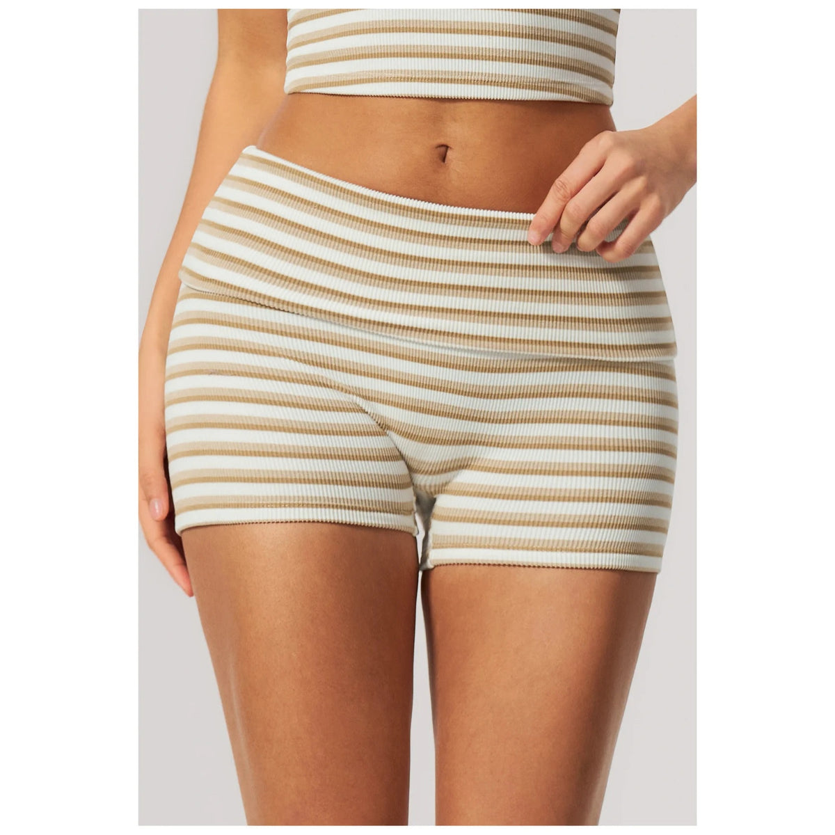 Calções Prana Stripe caqui e brancos às riscas – vista de frente