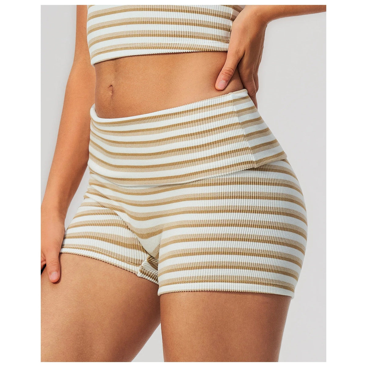Calções Prana Stripe caqui às riscas com cós dobrável – vista lateral
