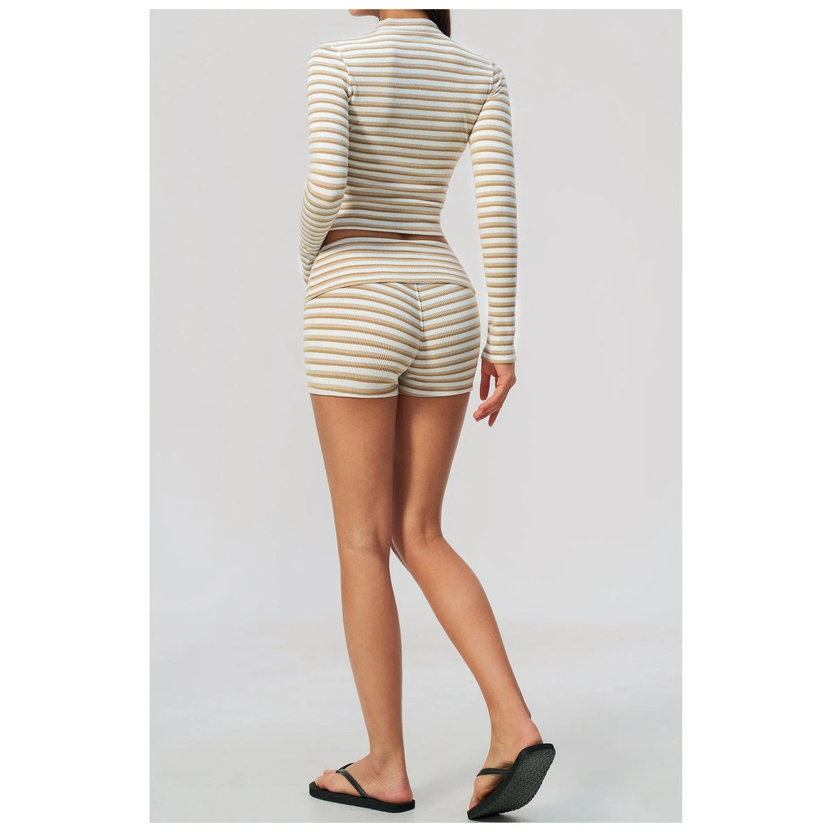 Conjunto Prana Stripe caqui às riscas com casaco de manga comprida – vista de costas