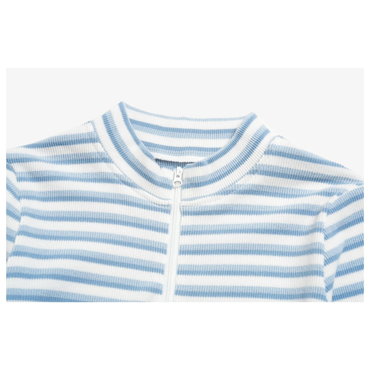 Gola e fecho do casaco Prana Stripe azul-claro às riscas – detalhe
