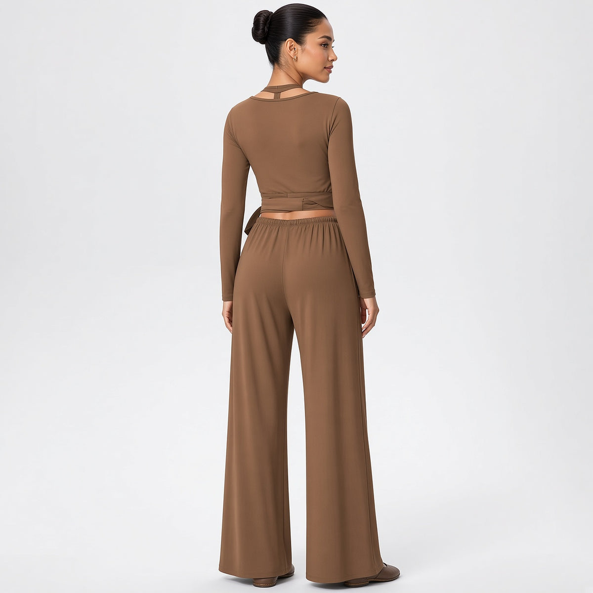 Dhara – Conjunto de Yoga com Top de Manga Comprida e Calças Largas – Vista de costas