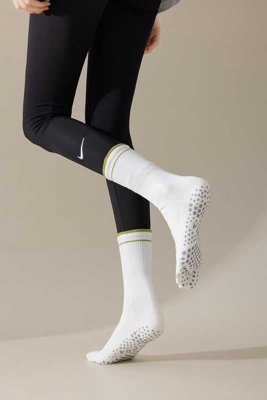 Five-Toe Non-Slip Yoga Socks – Comfort and Stability for Training