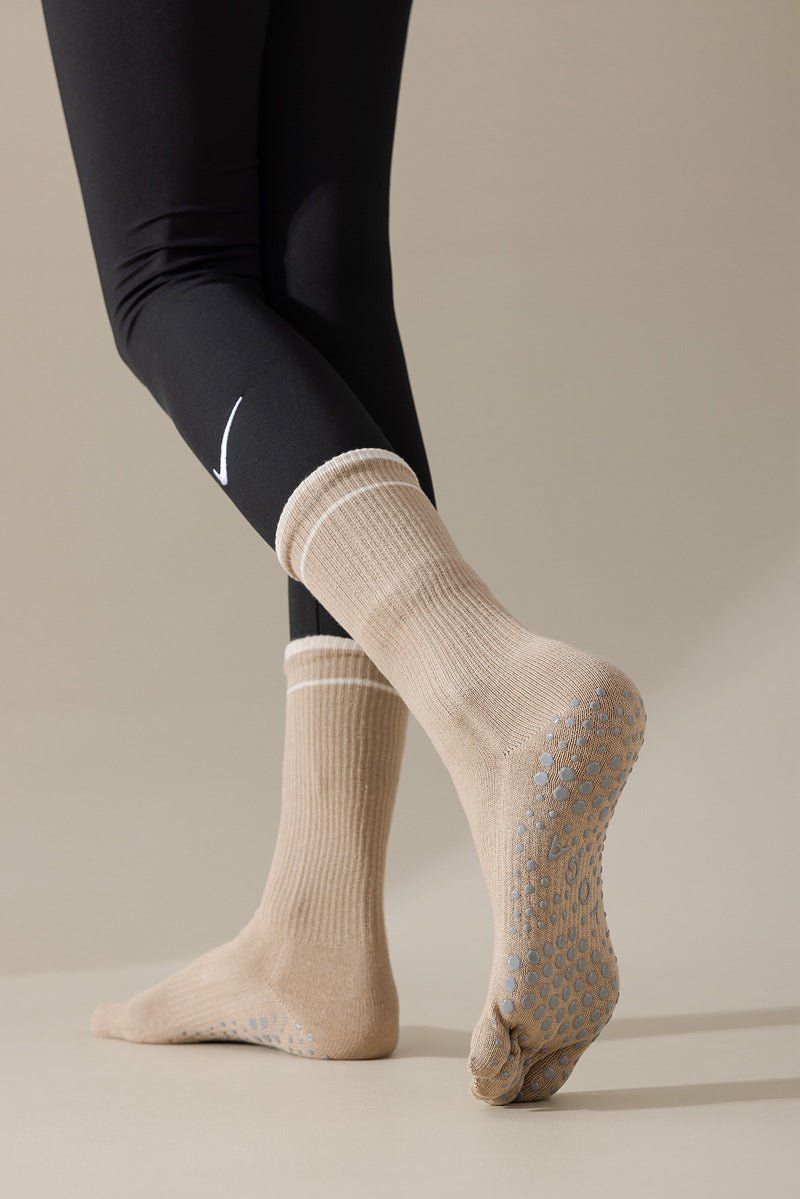 Five-Toe Non-Slip Yoga Socks – Comfort and Stability for Training