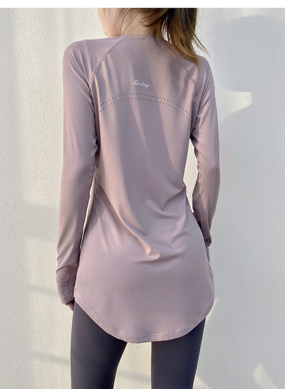 FlowLong – Slim-fit sweatshirt for yoga, running, and active wellness.