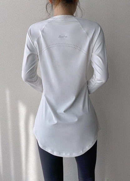 FlowLong – Slim-fit sweatshirt for yoga, running, and active wellness.