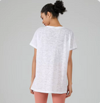 ZenTee – Camiseta de mujer ligera para yoga, running y entrenamiento con estilo