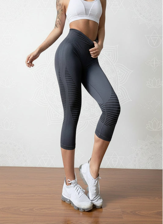 NaturaLine – Capri Leggings with Elastic Bands and Seamless Fit