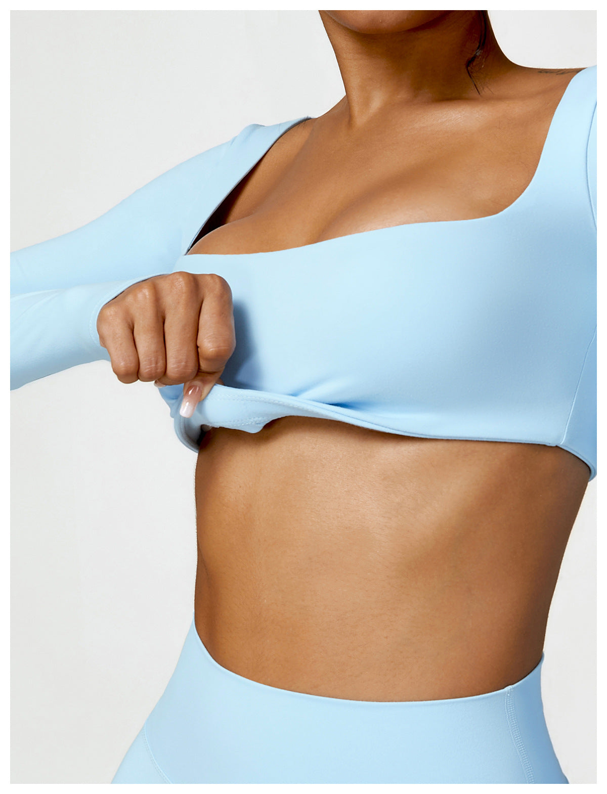 Sutra Fit – Blusa de rendimiento con diseño femenino para movimiento y confort