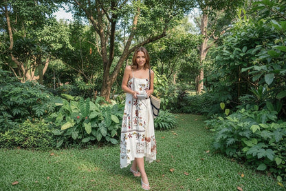 Lakshmi Breeze – Vestido de Verão Ombro a Ombro com Bordado Delicado