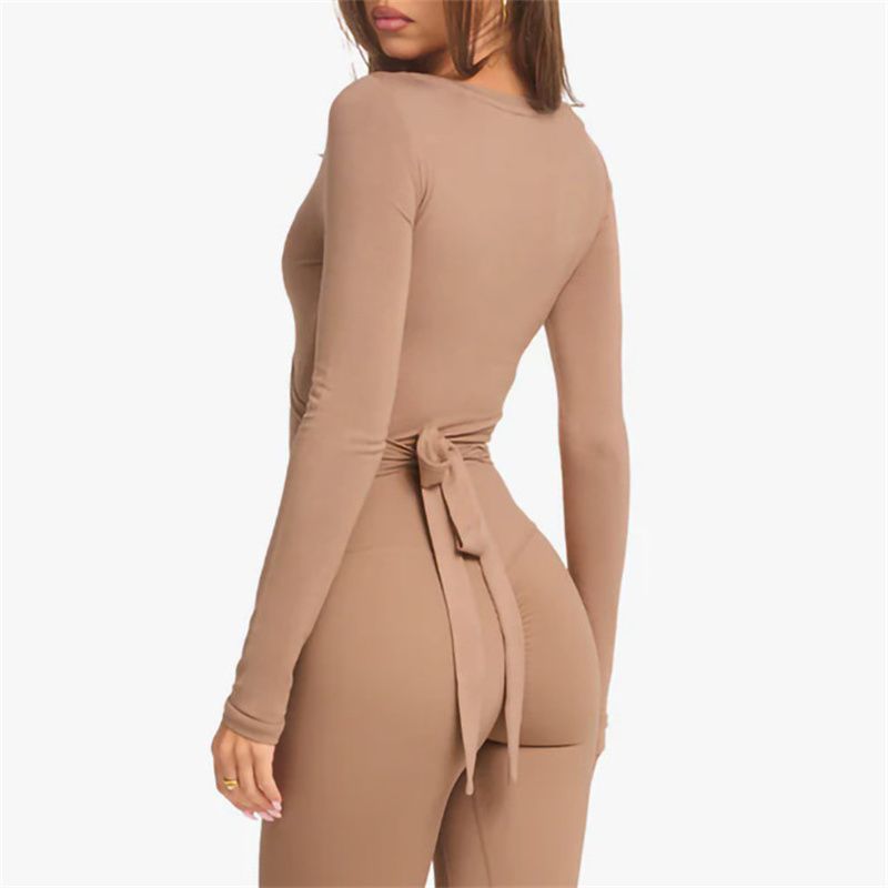 Luna Wrap — Top Deportivo de Manga Larga con Diseño Cruzado y Ajuste Perfecto