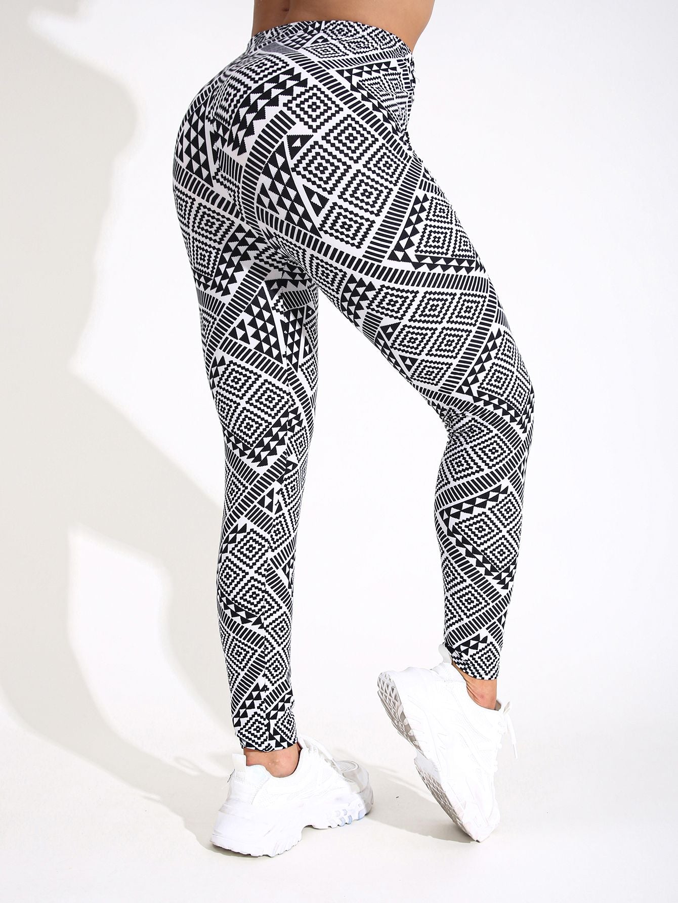 Keya Block Leggings — Structure and Softness in Balance