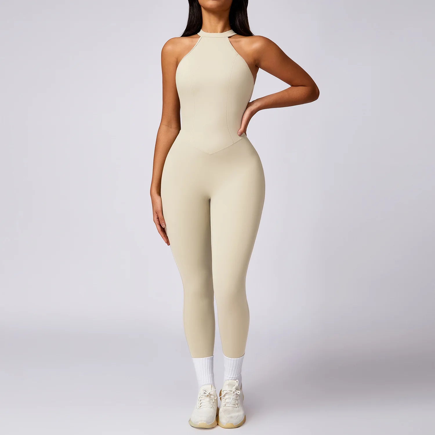 Luna V Flow Jumpsuit – Openness, Strength, and Freedom 
