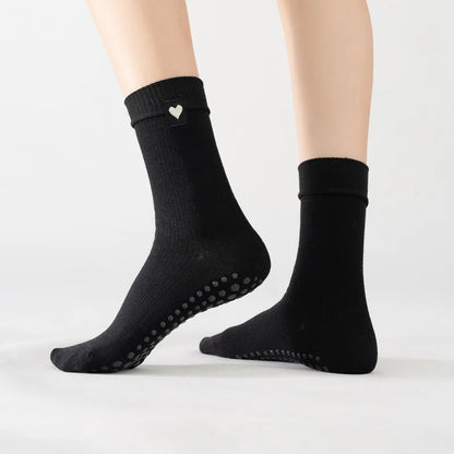 Heart Balance Socks – Meias de Yoga Antiderrapantes com Bordado de Coração