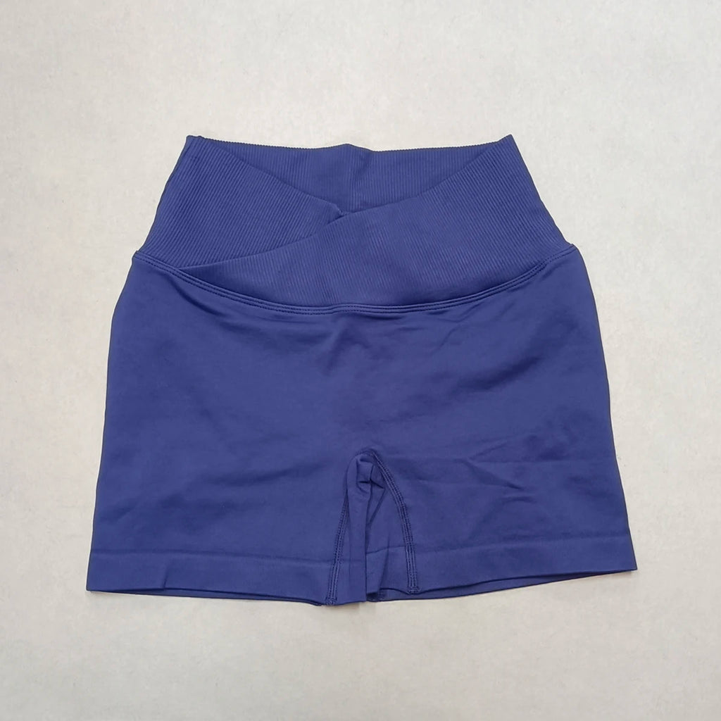 Bindu Curve – Shorts with a V-shaped waist and body focal point.