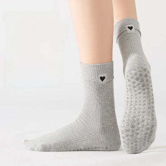 Heart Balance Socks – Meias de Yoga Antiderrapantes com Bordado de Coração