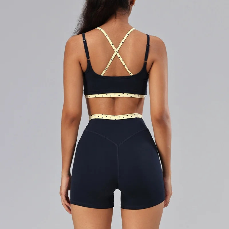 Lila Dot conjunto de yoga detalhe do design