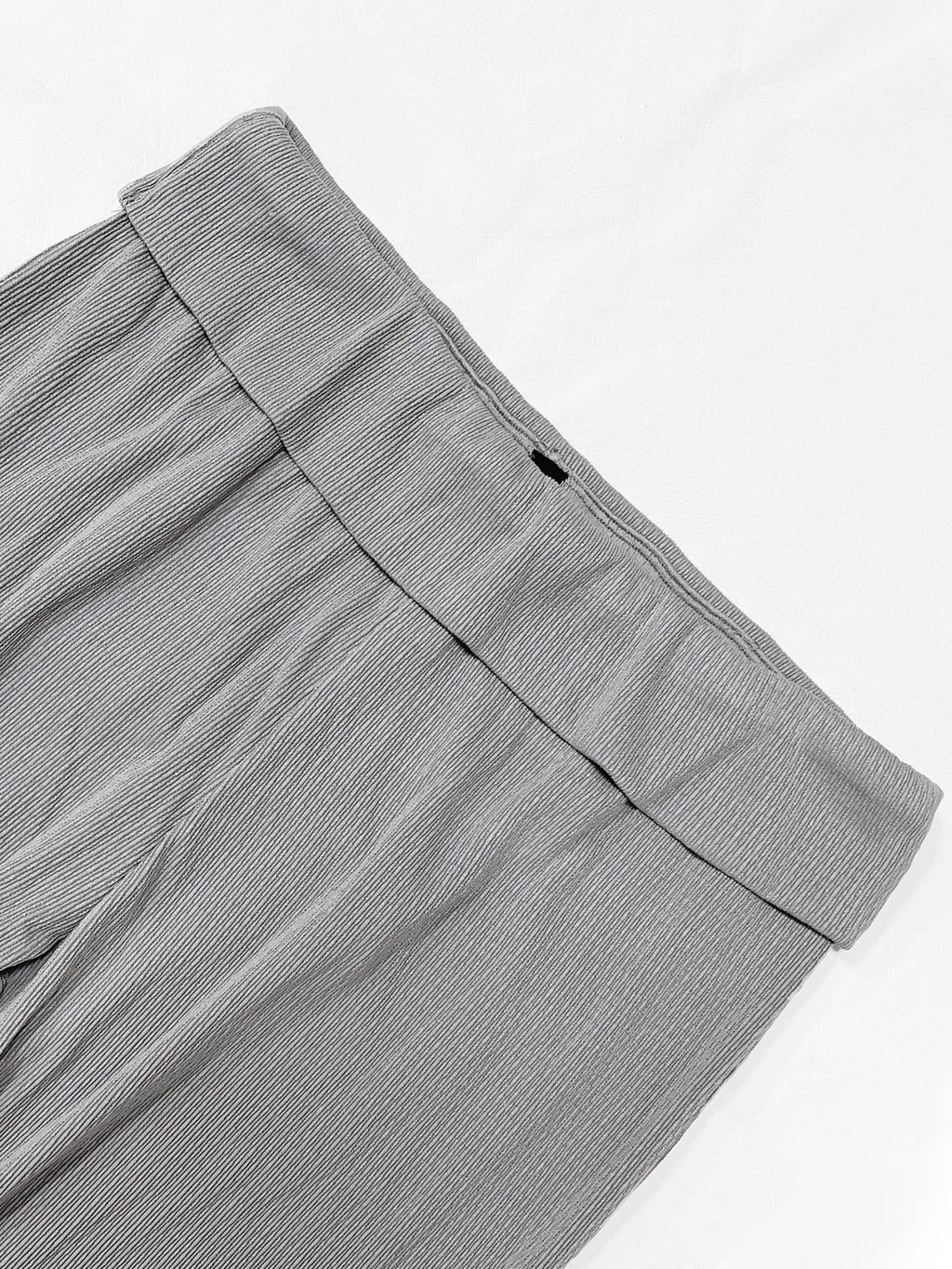 Soft Bell Flow Pants – Pantalón Ancho Fluido de Mujer
