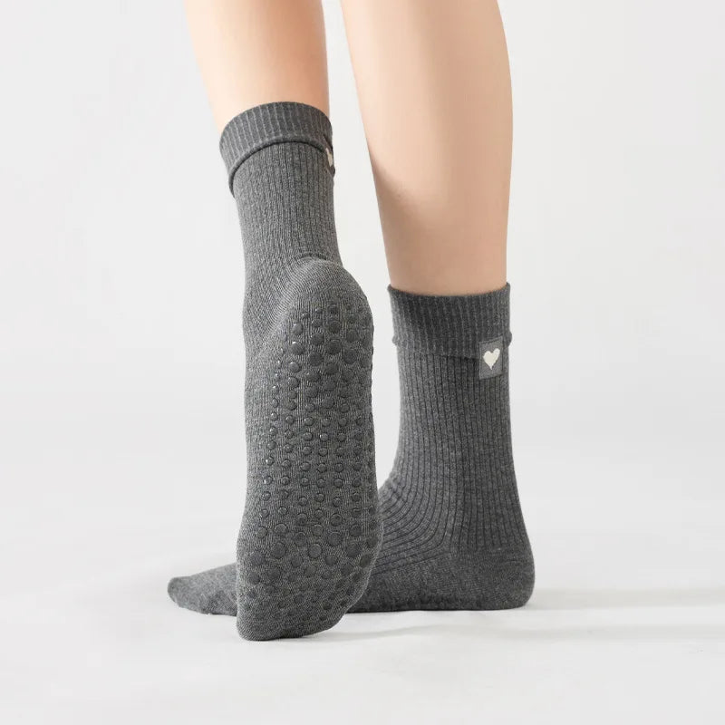 Heart Balance Socks – Meias de Yoga Antiderrapantes com Bordado de Coração