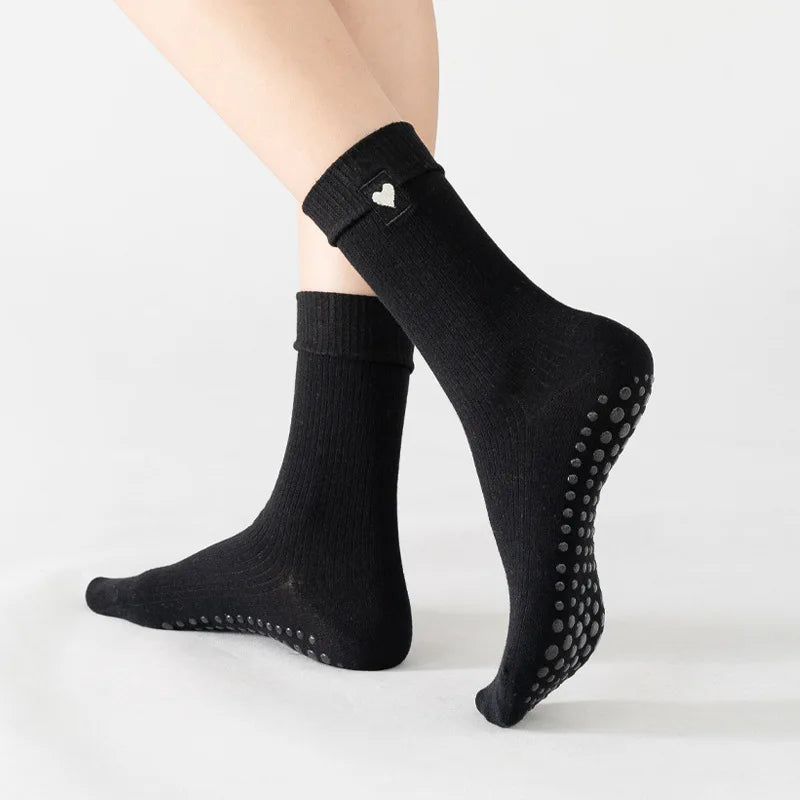 Heart Balance Socks – Meias de Yoga Antiderrapantes com Bordado de Coração