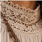 Ananda Lace detalhe de renda na gola