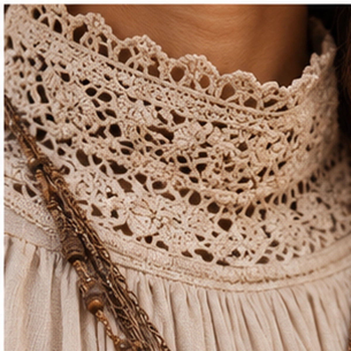 Ananda Lace detalhe de renda na gola
