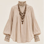 Ananda Lace blusa boho bege em estúdio