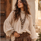 Ananda Lace blusa boho bege em look feminino