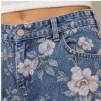 Detalhe da cintura e padrão floral das Calças Wide Leg Prana Denim azul