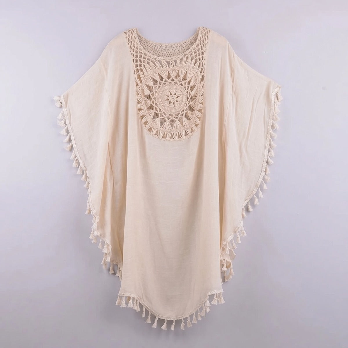 Surya Cover – Luz do Sol, saída de praia creme com medalhão de crochet e franjas | Shamar Yoga