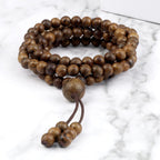 108 Contas da Intenção – Pulseira e Colar para Meditação e Yoga – capa em estúdio