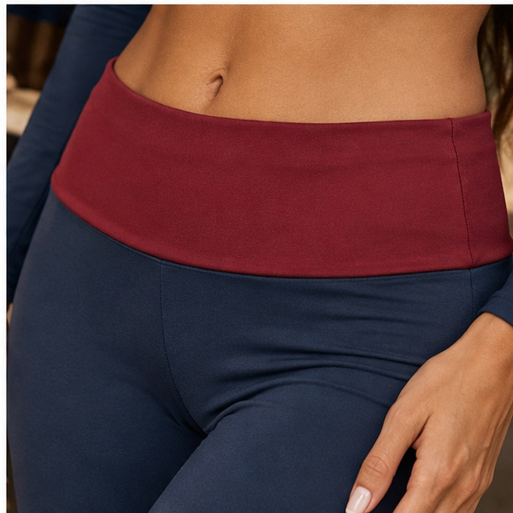 Detalhe da cintura contrastante do Conjunto de Yoga 2 Peças Shakti Contrast