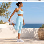 Conjunto de Yoga 2 Peças Shakti Ease azul claro em movimento