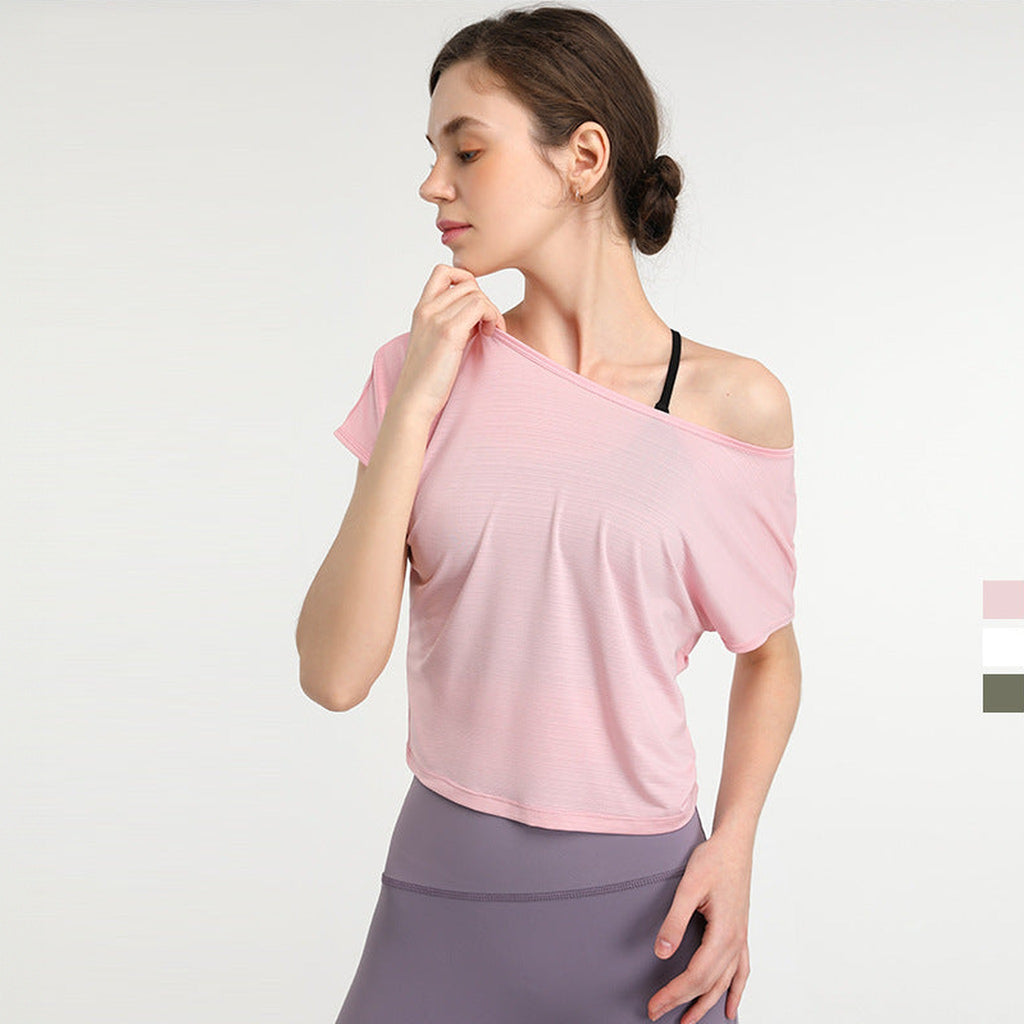 T-shirt curta de yoga rosa de ombro descaído – vista de frente
