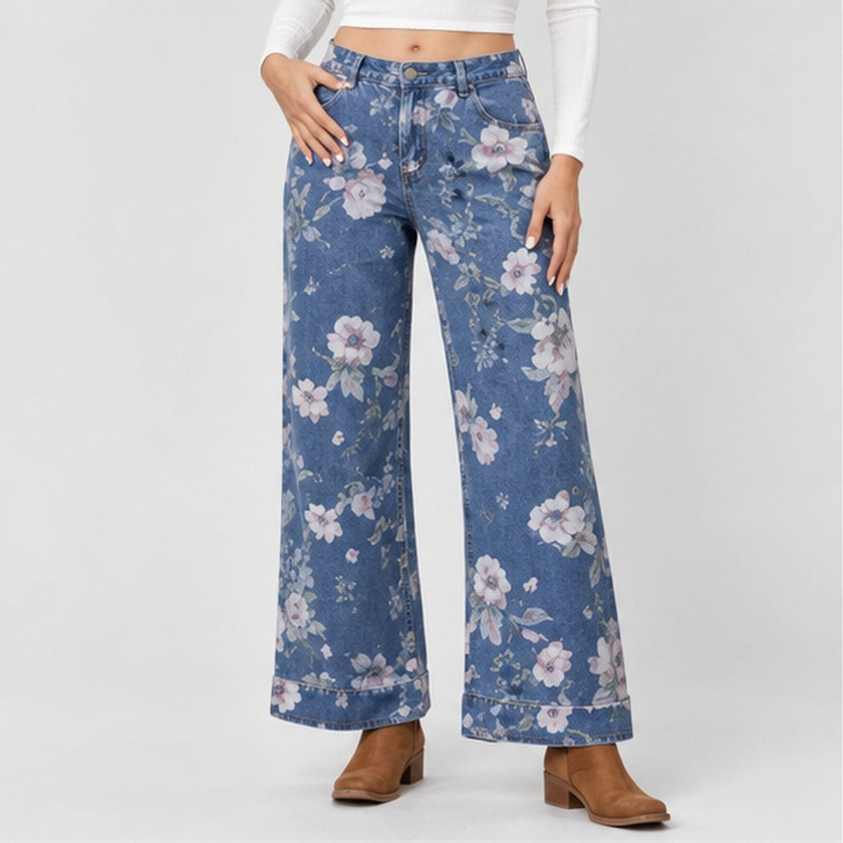 Calças Wide Leg Florais Prana Denim azul em estúdio