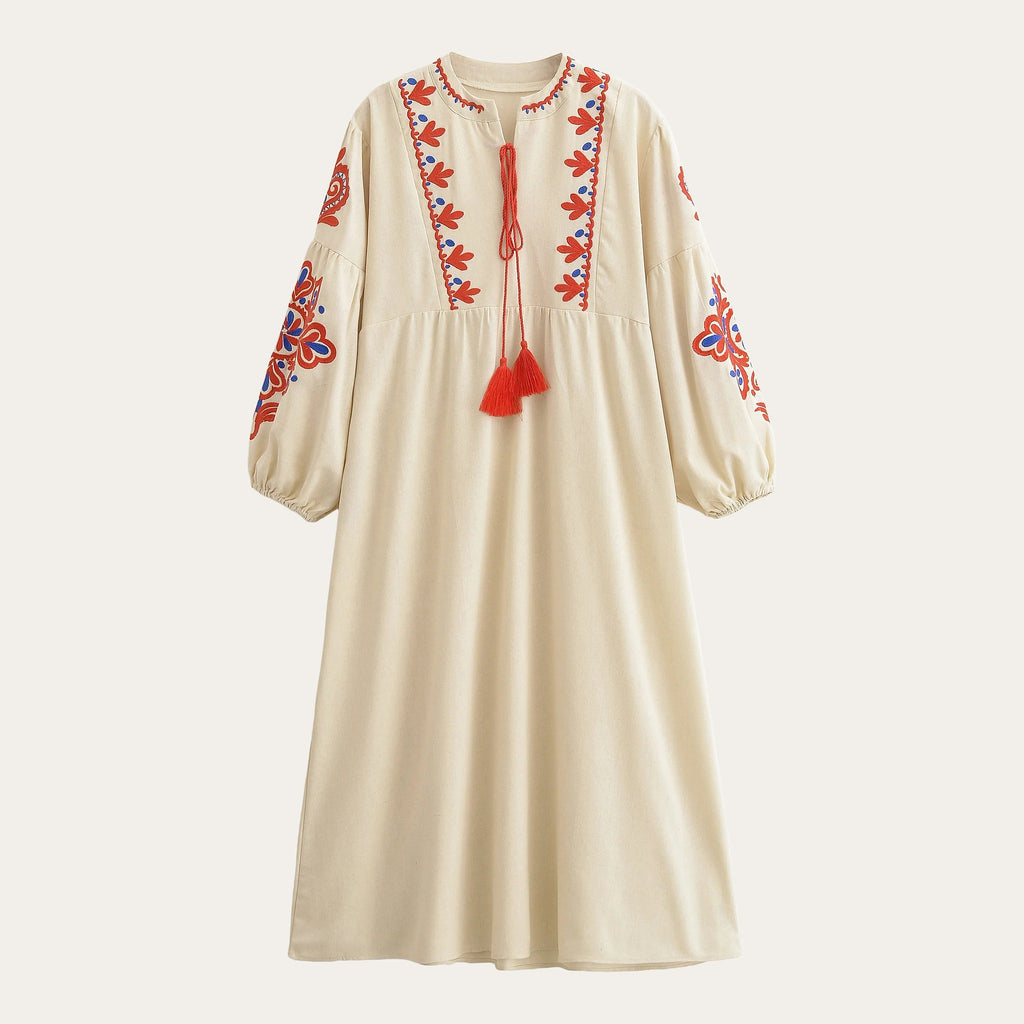 Vestido boho comprido Kalinda bege com bordado floral e borlas vermelhas