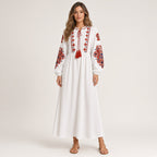 Kalinda – vestido boho comprido branco com bordado floral vermelho e mangas balão