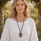 Colar Gaia Spirit em jardim boho
