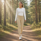 Leggings Inner Path Cargo – Caminhar com Confiança – lifestyle a caminhar num trilho de pinhal