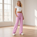 Calças Malka Wide Pocket – Força Suave e Elegância Funcional – lifestyle em estúdio de yoga