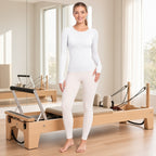 Ayela Breeze Tee — Leveza e Liberdade Ativa – lifestyle em estúdio de pilates