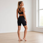 Imani Flex Set — Fé no Corpo, Presença na Alma – lifestyle de costas em estúdio