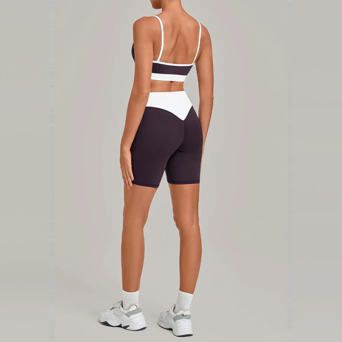 Conjunto de yoga Nuhra Contrast da Shamar roxo amora, vista de costas