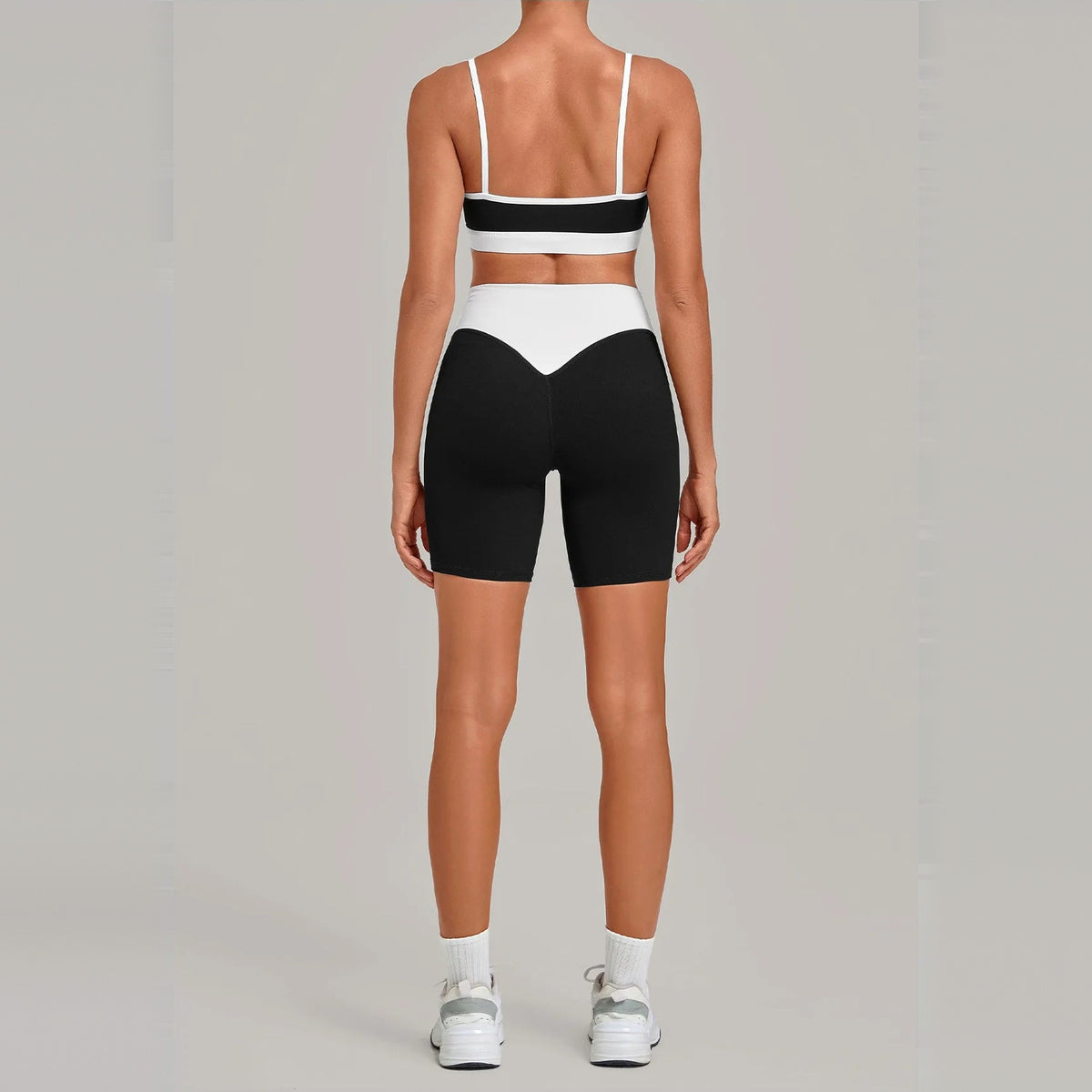 Conjunto de yoga Nuhra Contrast da Shamar preto, vista de costas