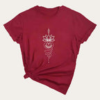 Padma Luna – T-shirt com Estampado de Flor de Lótus Celestial, cor bordô