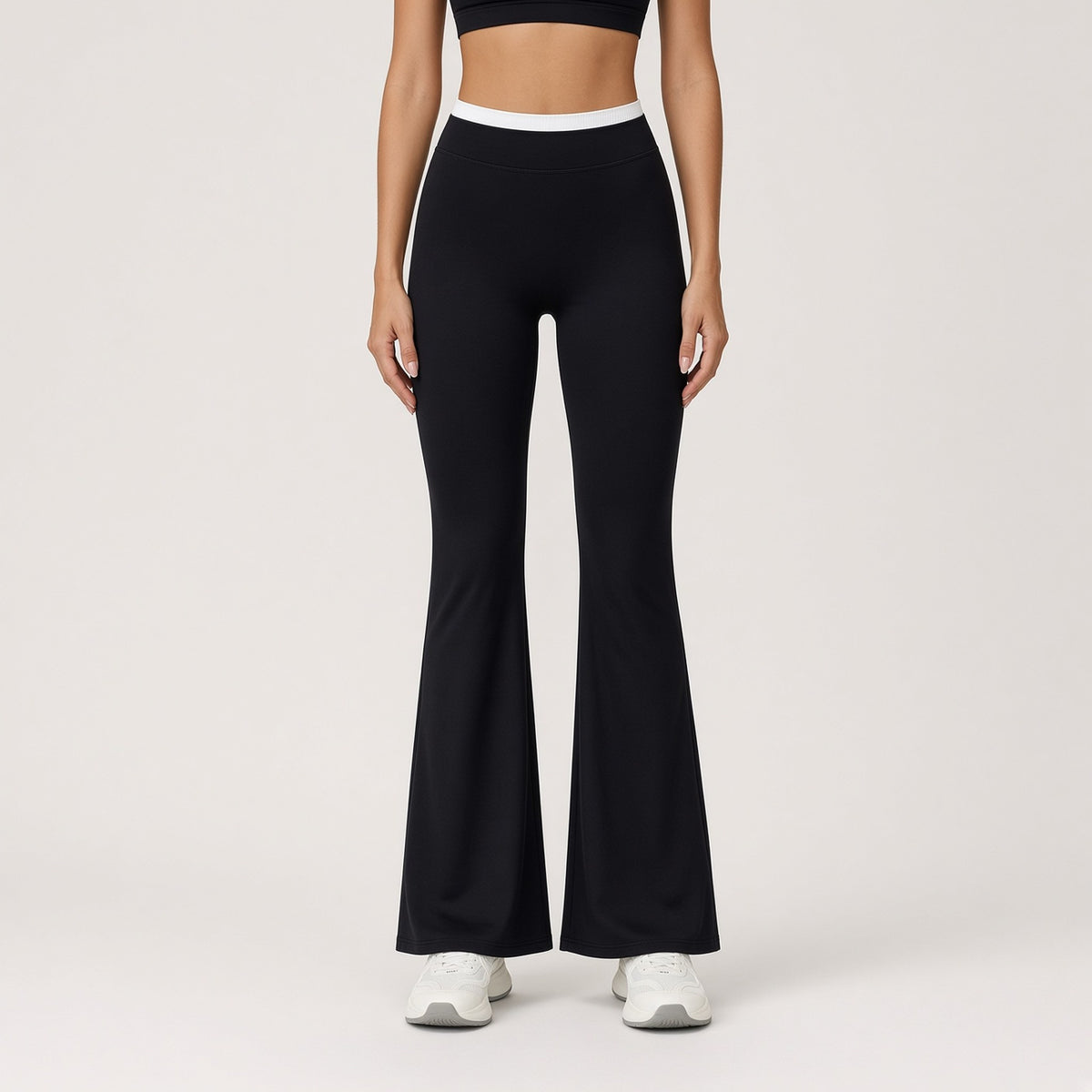 Ruach Flow – Calças de Yoga Boca de Sino de Cintura Subida, cor Preto, vista de frente com cós branco contrastante, fundo estúdio